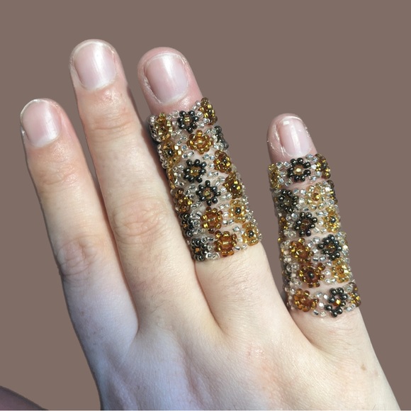 1pc / 12pcs Beaded Flower Stretchy Elastic Ring - Bronze, Copper, Brown tones - Picture 2 of 10